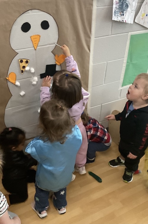 The children explored a variety of winter-themed sensory and creative activities, practicing fine-motor skills, problem-solving, and working together on shared projects. Their curiosity and imagination transformed each invitation into joyful, child-led learning experiences.