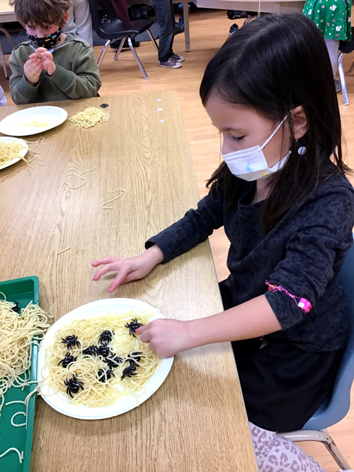 making spider webs with spagetti