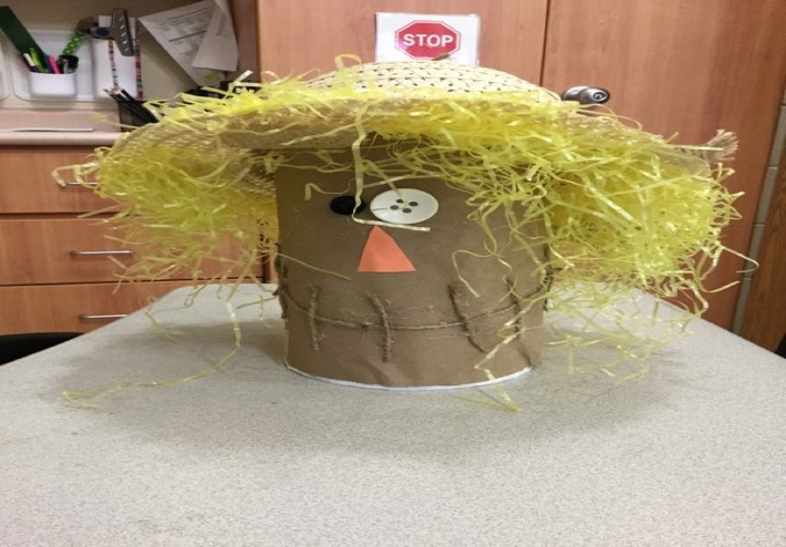 tin can craft of a scare crow